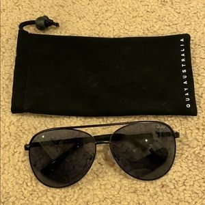 Quay Vivienne Sunglasses in Black/Smoke